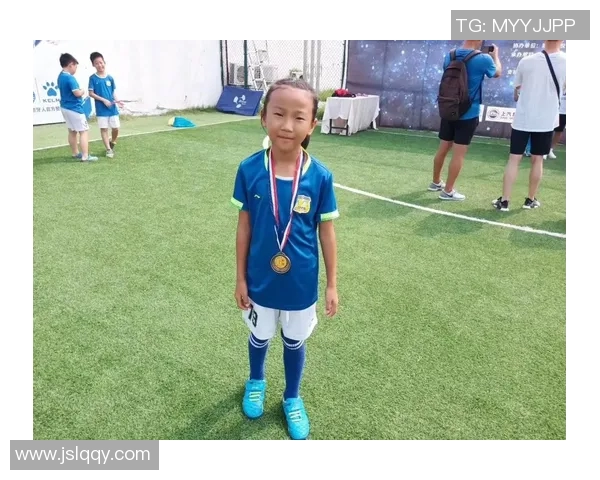 助力梦想将女友打造成璀璨足球明星的成长之路与挑战