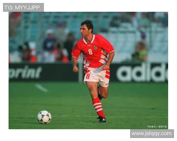 足球明星碧含的职业生涯与成就揭秘及其在全球足球界的影响力分析