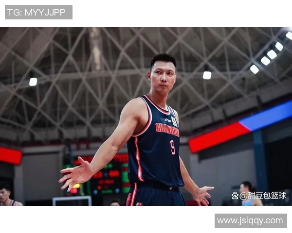 易建联重返赛场展现传奇风采球迷期待他带领球队再创辉煌
