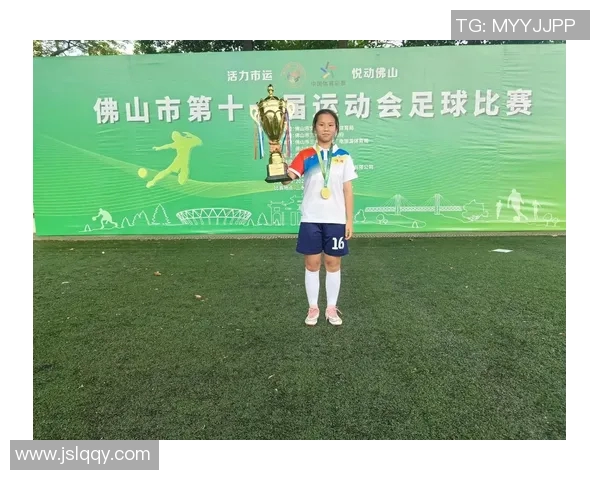 足球明星之子在绿茵场上的成长与追梦历程